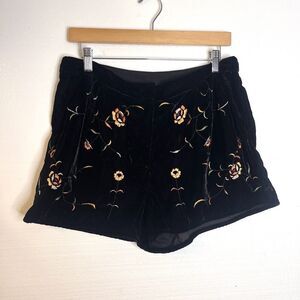 TopShop Black Velvet Floral Embroidered Shorts size 8